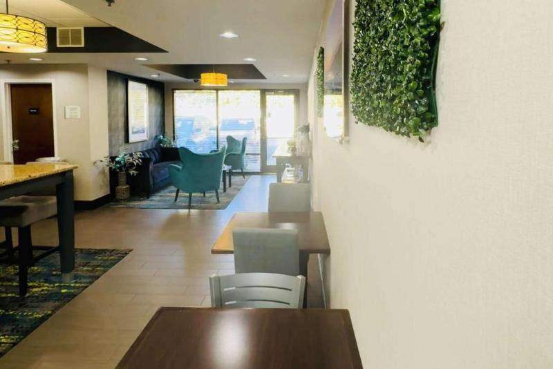  Quality Inn Danville - University Area image