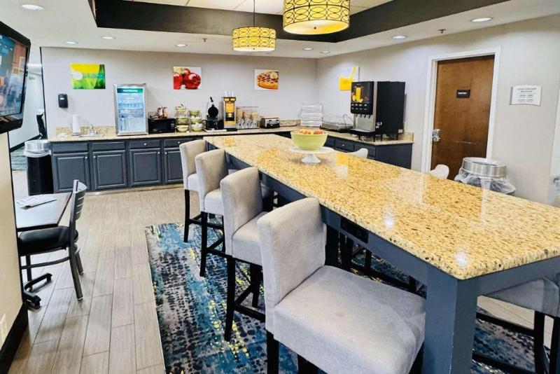  Quality Inn Danville - University Area image