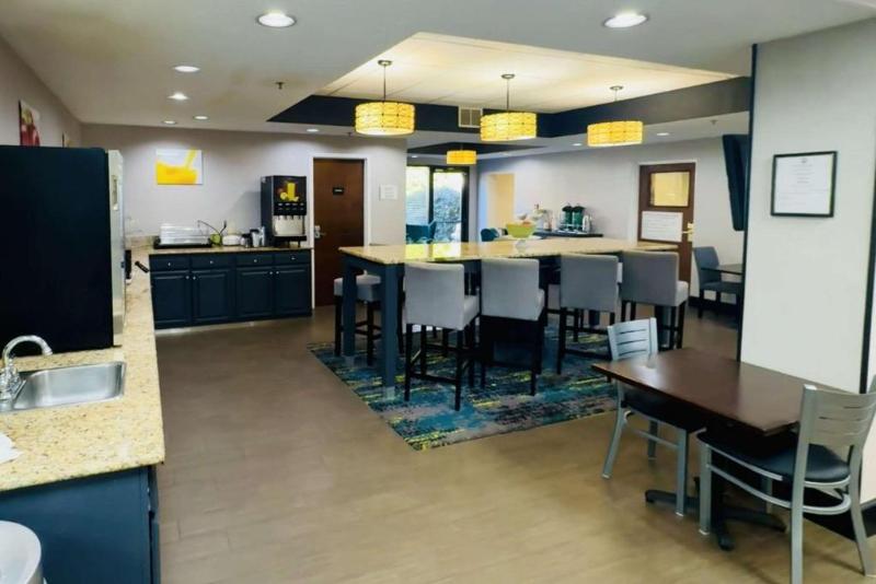  Quality Inn Danville - University Area image