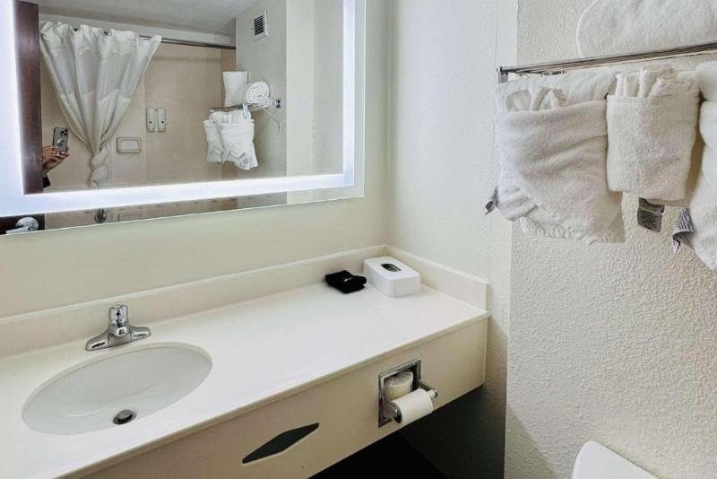  Quality Inn Danville - University Area image