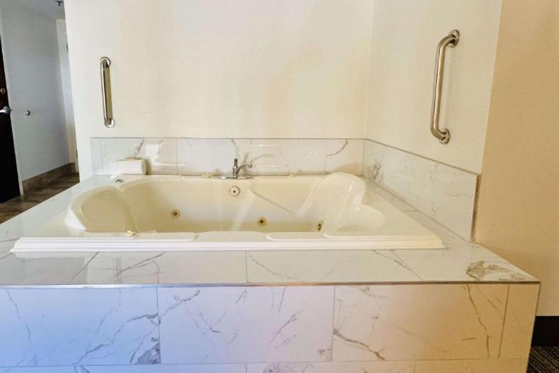  Quality Inn Danville - University Area image