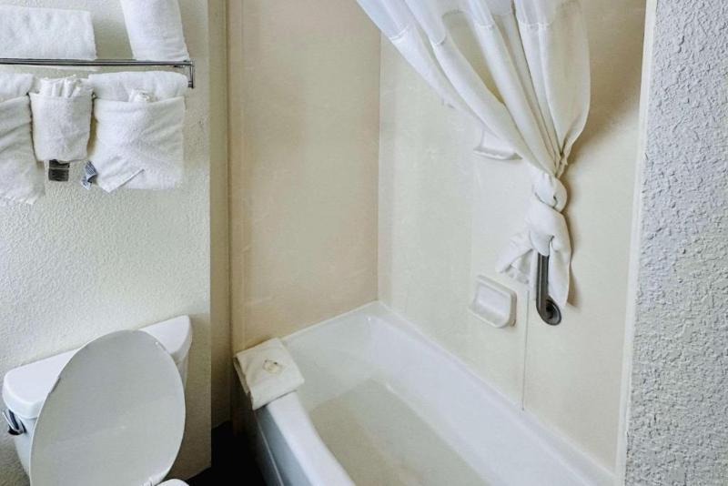  Quality Inn Danville - University Area image