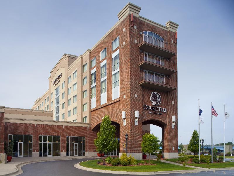 DoubleTree by Hilton Bay City - Riverfront image
