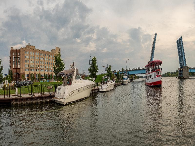 DoubleTree by Hilton Bay City - Riverfront image