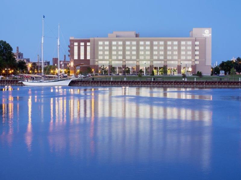 DoubleTree by Hilton Bay City - Riverfront image