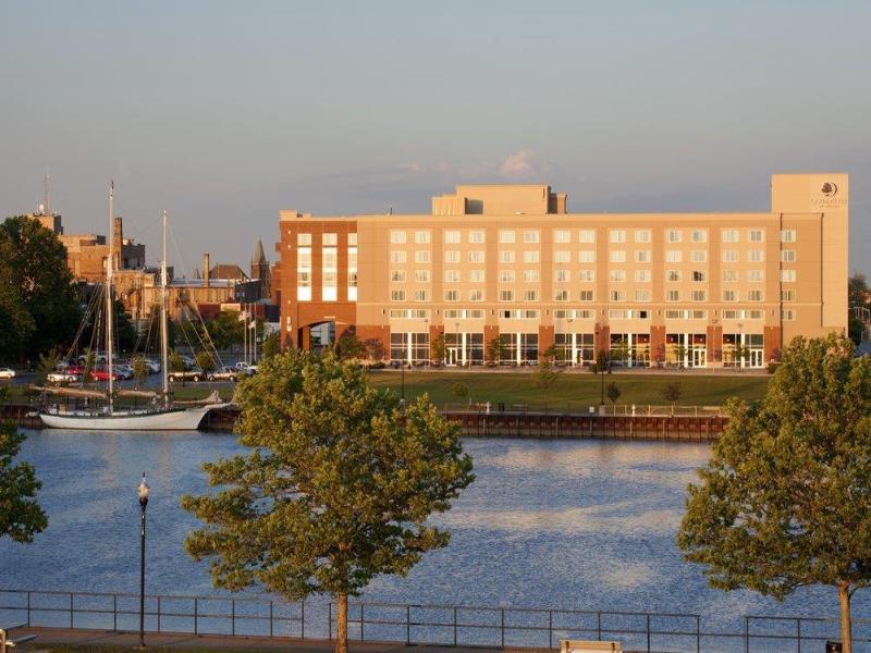DoubleTree by Hilton Bay City - Riverfront image
