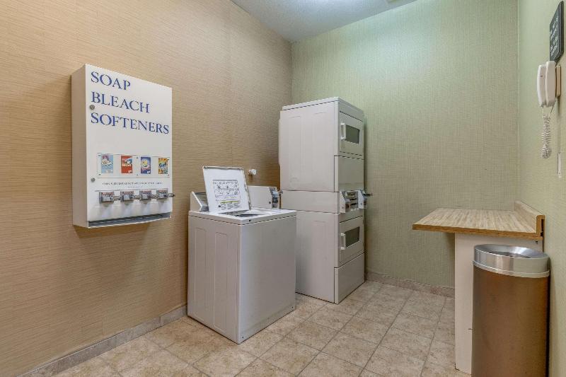 Hampton Inn & Suites Gainesville image