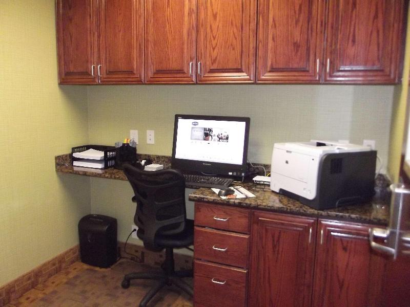 Hampton Inn & Suites Gainesville image