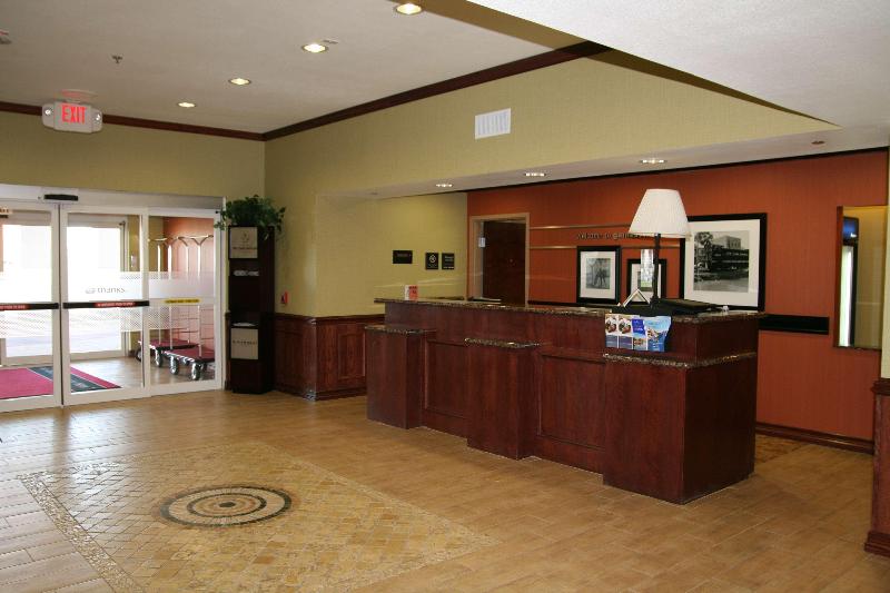 Hampton Inn & Suites Gainesville image