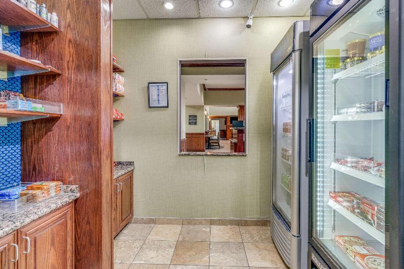 Hampton Inn & Suites Gainesville image