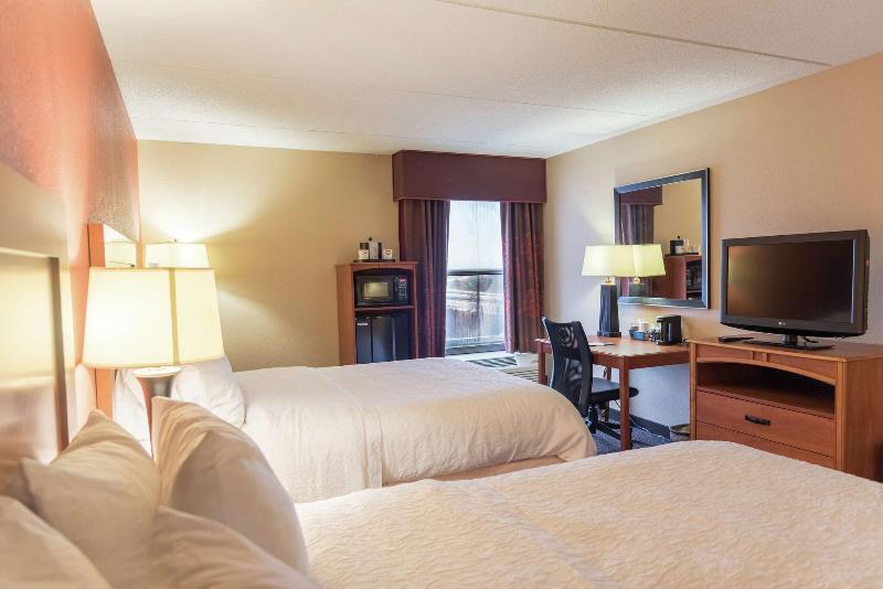 Hampton Inn By Hilton Muskegon image