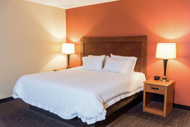 Hampton Inn By Hilton Muskegon image