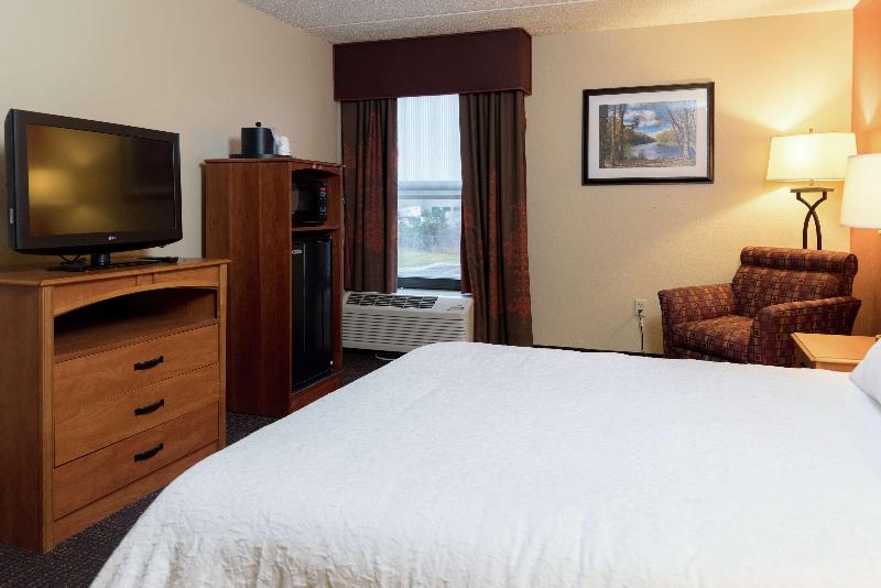 Hampton Inn By Hilton Muskegon image