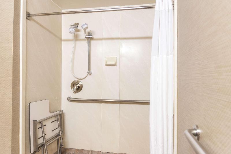 Hampton Inn By Hilton Muskegon image