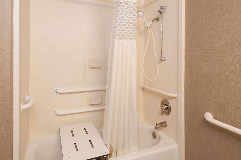 Hampton Inn By Hilton Muskegon image