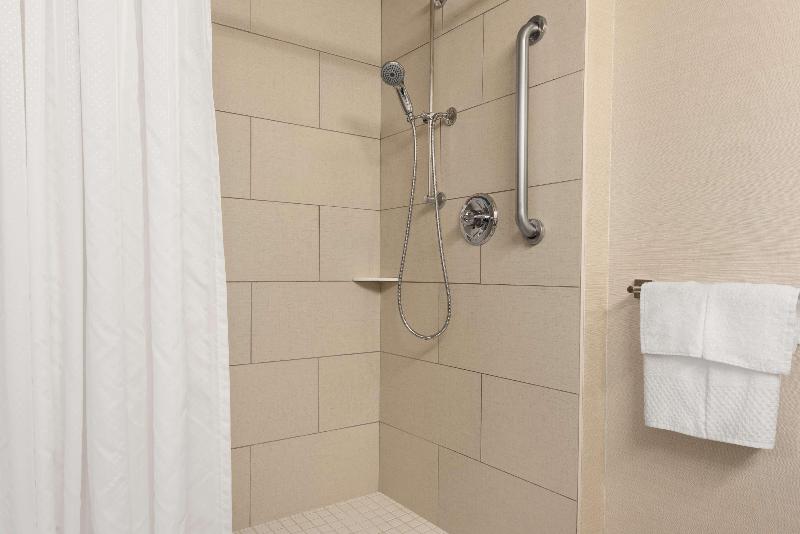 DoubleTree by Hilton Milwaukee - Brookfiel photo 24