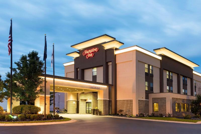 Hampton Inn Midland image