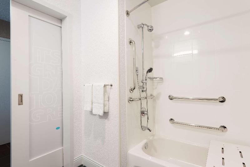 Hampton Inn Midland image