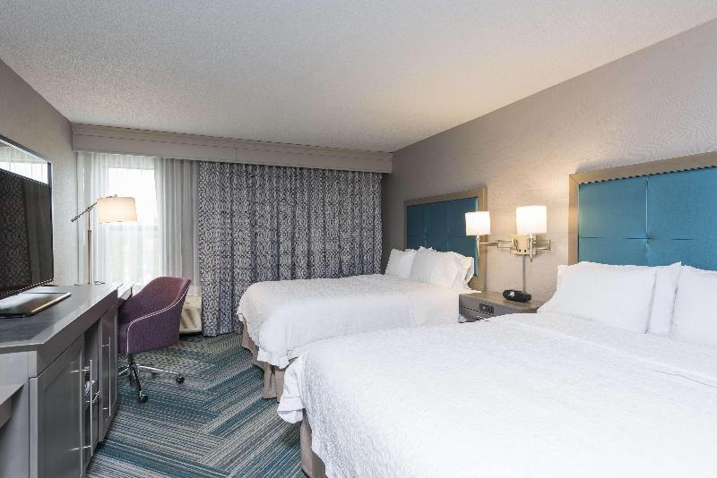 Hampton Inn Midland image