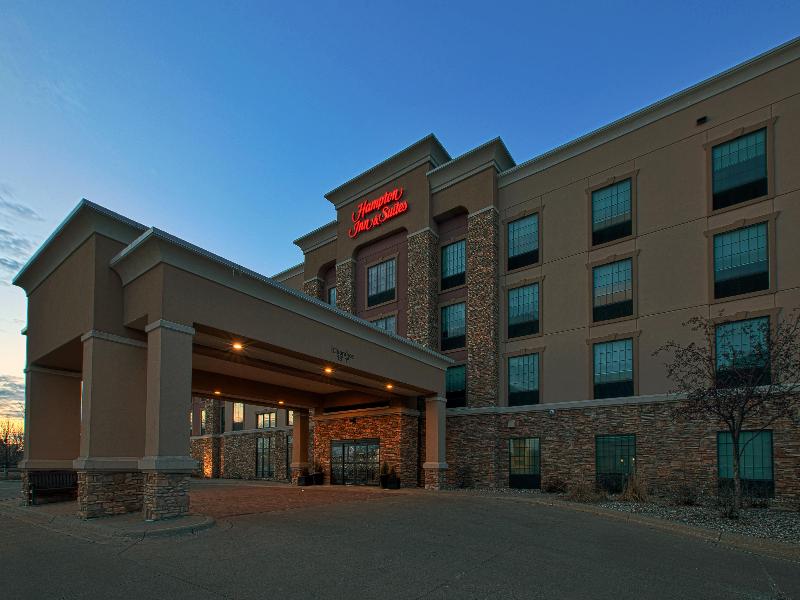 Hampton Inn & Suites St. Cloud, MN — general view
