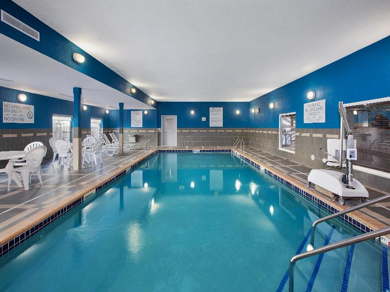 Hampton Inn & Suites St. Cloud, MN image