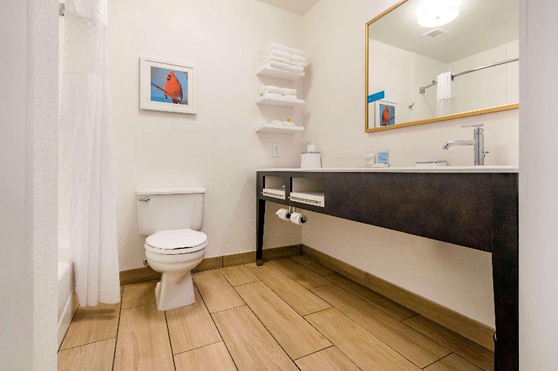 Hampton Inn Richmond image