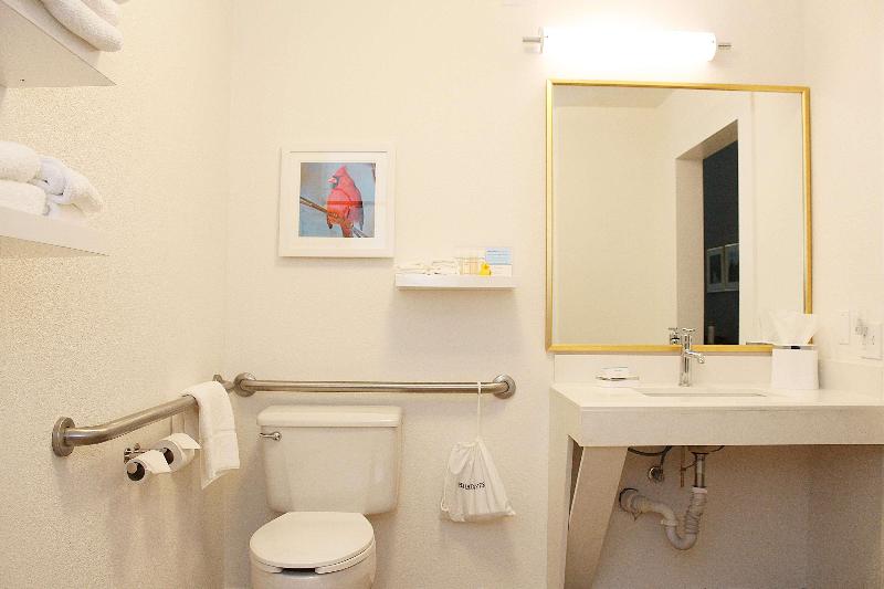 Hampton Inn Richmond image