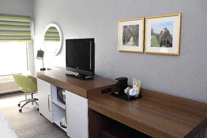 Hampton Inn Richmond image