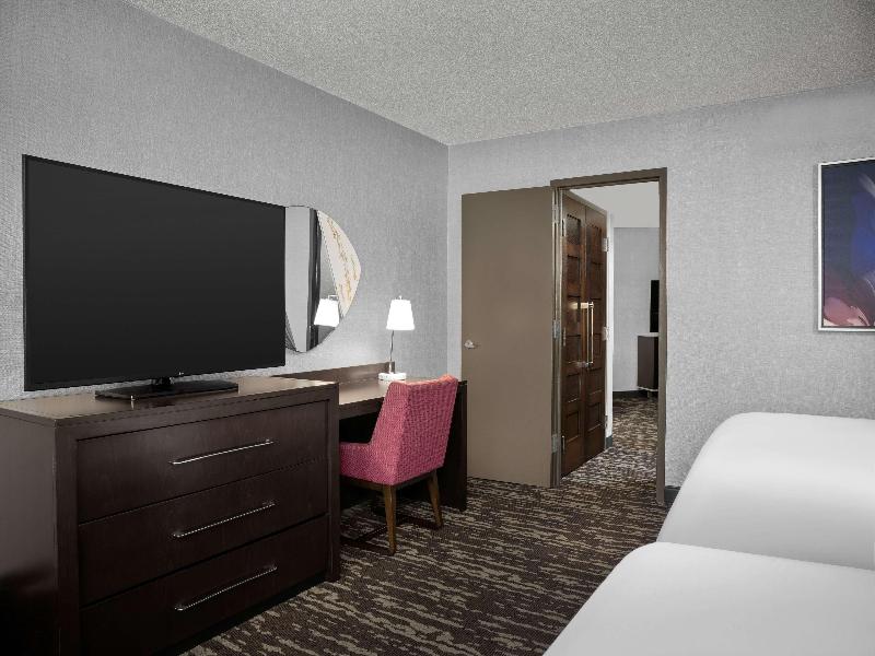 Embassy Suites by Hilton Crystal City National Air image