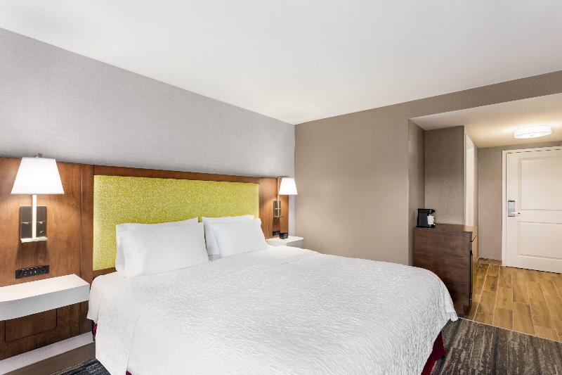 Hampton Inn Milwaukee/Brookfield image