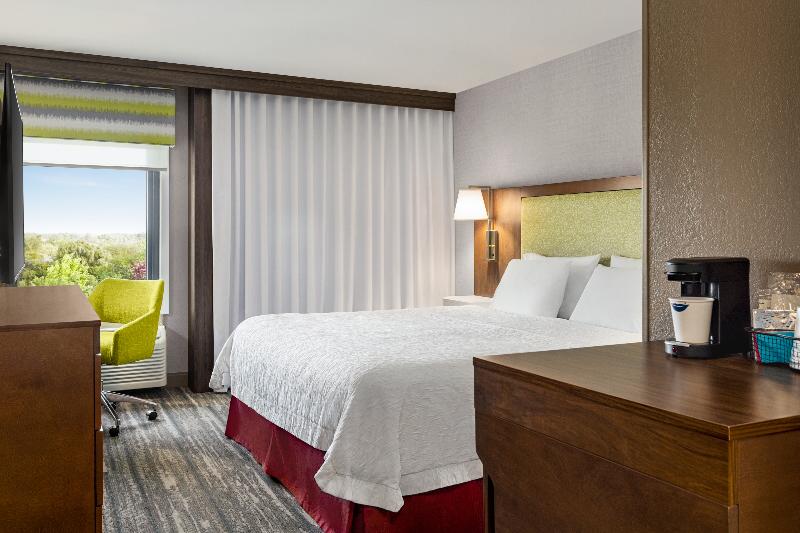 Hampton Inn Milwaukee/Brookfield image