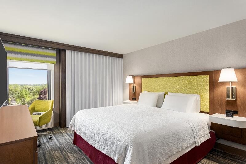 Hampton Inn Milwaukee/Brookfield image