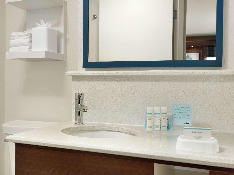 Hampton Inn West Des Moines Lake Drive image