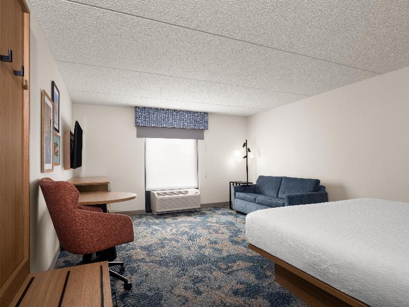 Hampton Inn Warrenton, VA image