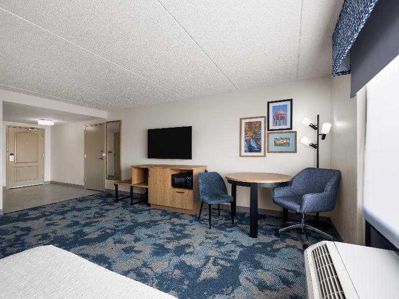 Hampton Inn Warrenton, VA image