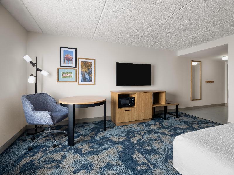 Hampton Inn Warrenton, VA image