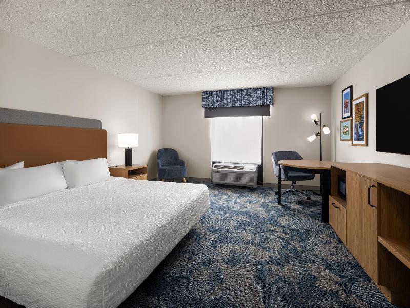 Hampton Inn Warrenton, VA image