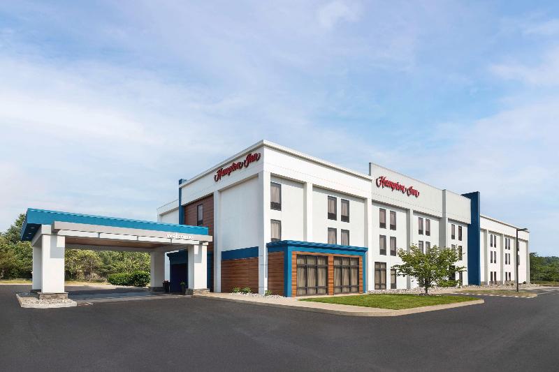 Hampton Inn Quakertown image