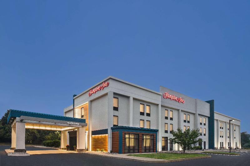 Hampton Inn Quakertown image