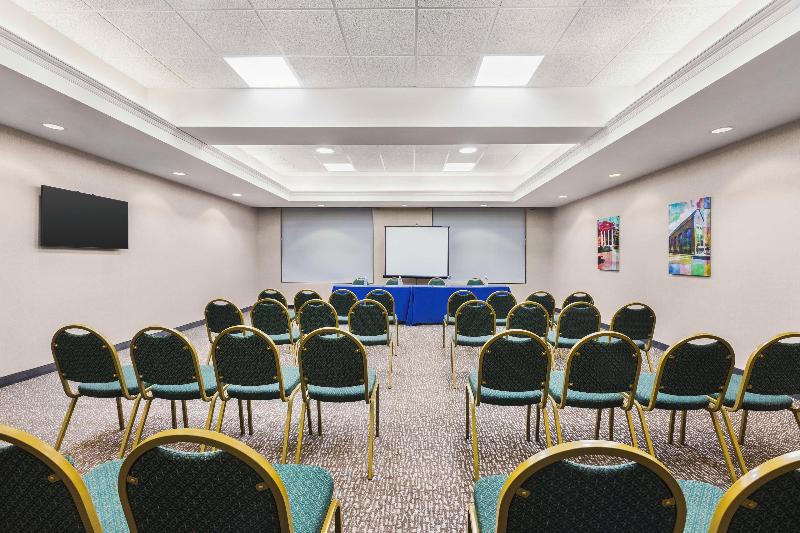 Hampton Inn Quakertown image