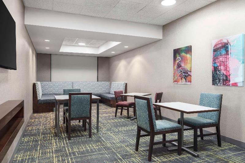 Hampton Inn Quakertown image