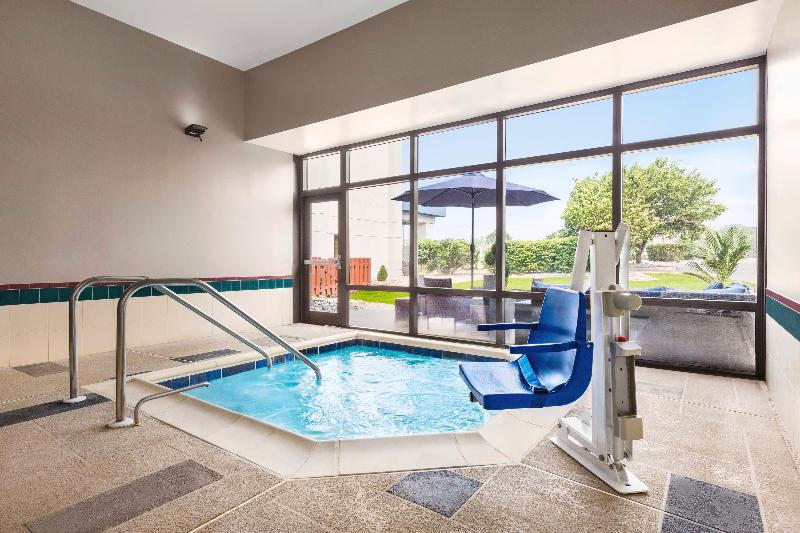Hampton Inn Quakertown image