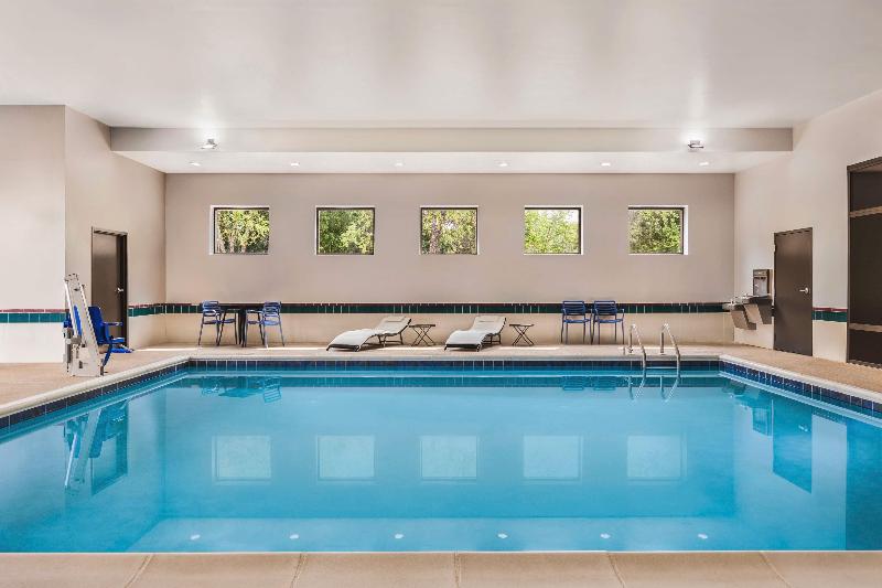 Hampton Inn Quakertown image