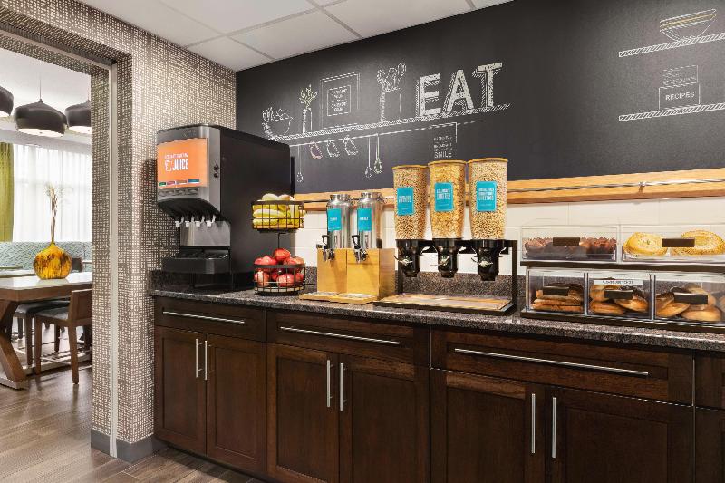 Hampton Inn Quakertown image