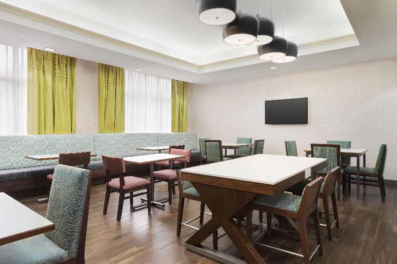Hampton Inn Quakertown image