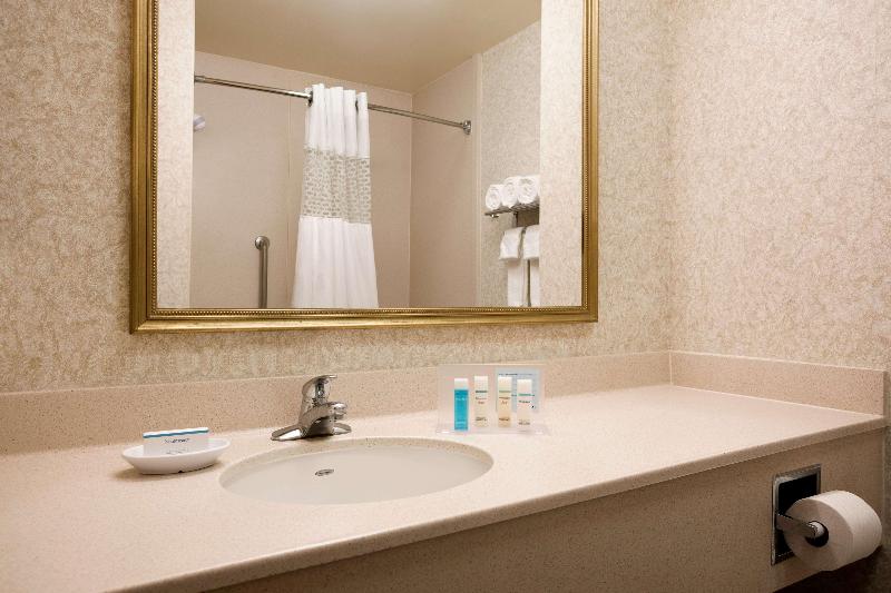 Hampton Inn Quakertown image