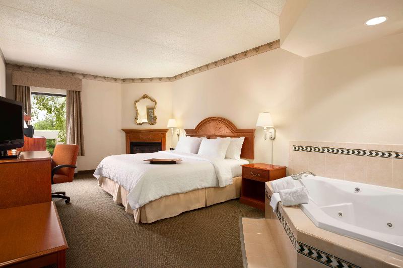 Hampton Inn Quakertown image