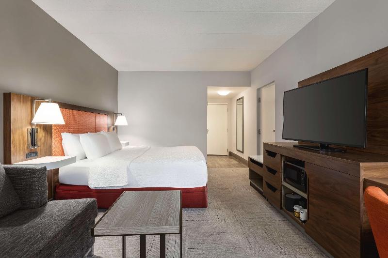 Hampton Inn Quakertown image