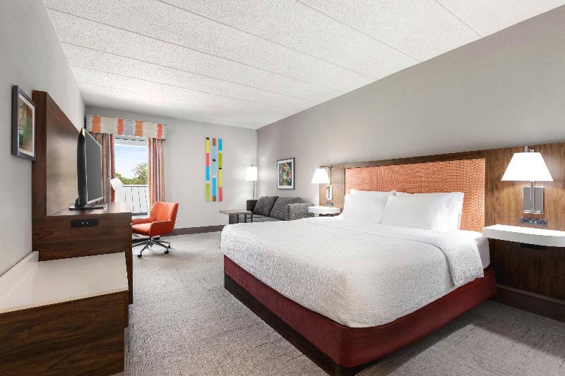 Hampton Inn Quakertown image
