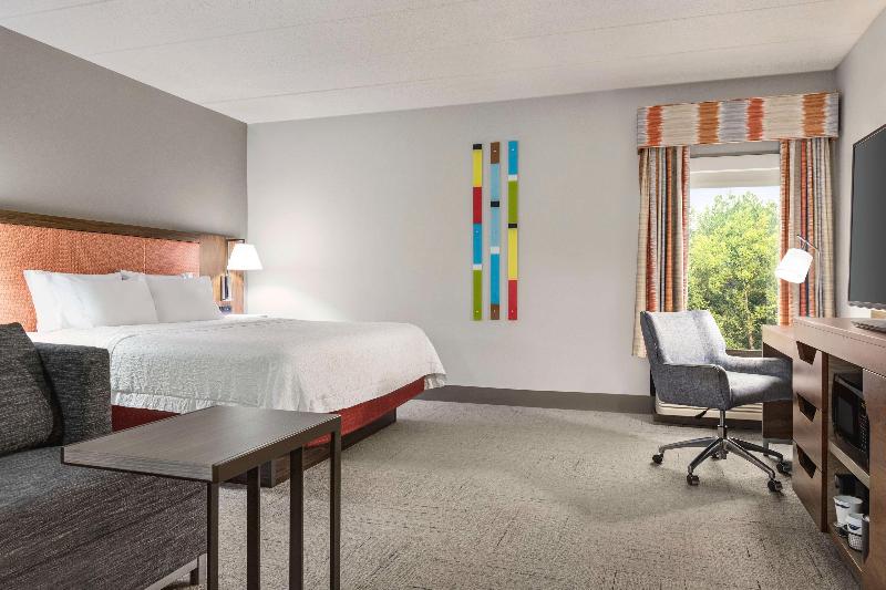 Hampton Inn Quakertown image